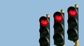 Светофарът е червен, а таймерът зелен - на кое да вярваме?