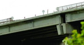 Шофьор на тролей номер 2 се хвърли от моста 'Чавдар'