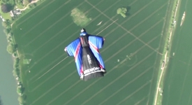 42-годишен мъж скочи от 730 метра без парашут (+видео)